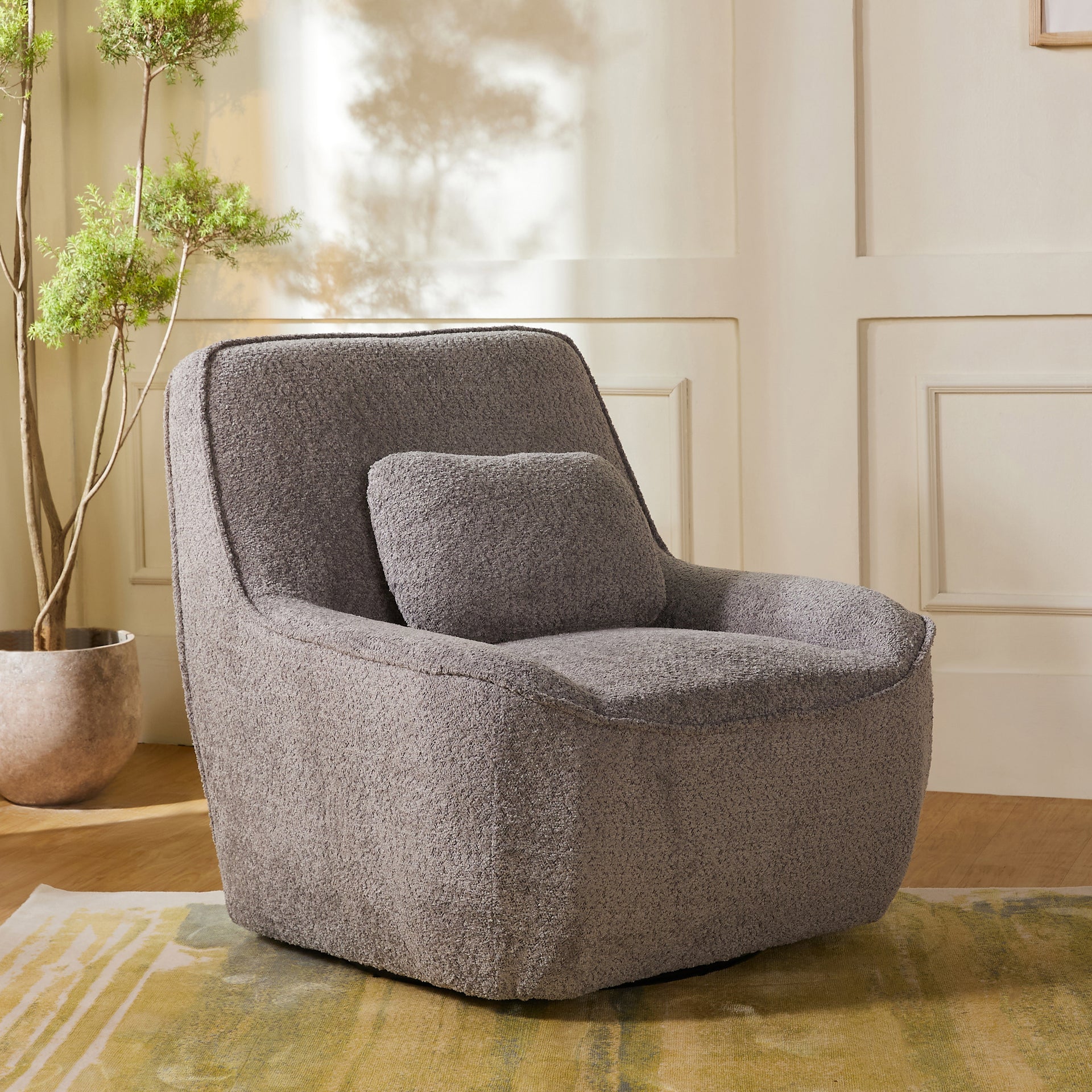 Novelle Swivel Chair